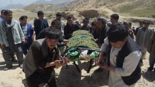 تدفین اجساد کشته شده