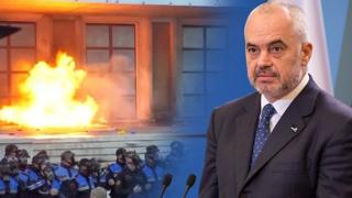 Митинг и премьер-министр Албании Эди Рама