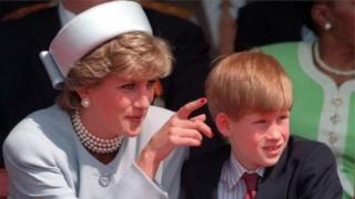 Uels şahzadəsi Diana və Harry