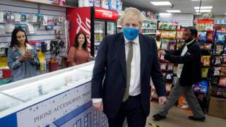 Coronavirus: No 10 considering mandatory face masks in shops in England