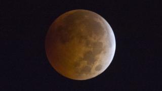 Eclipse lunar