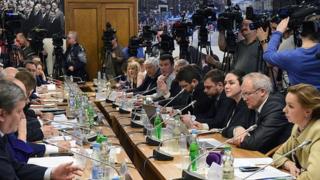 Des membres du parlement russe sur la suspension (Illustration)