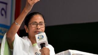 নির্বাচনী জনসভায় পশ্চিমবঙ্গের মুখ্যমন্ত্রী মমতা ব্যানার্জি