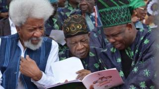 Aworan ojogbọn Soyinka,Minista Lai Mohammed ati Gomina Ibikunle Amosun