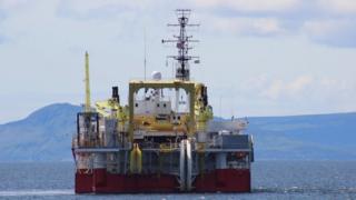 Soitheach a' cur càbaill fon mhuir