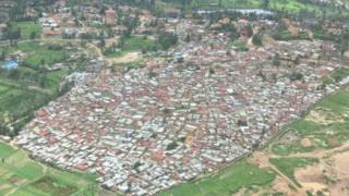 Imiryango irenga 1,000 ituye hano, banditse ko imitungo yabo yabariwe agaciro icyo bari bategereje ari indishyi none hagiye gusenywa ntayo bahawe ubutegetsi bwitwaje ibiza