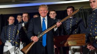 Trump, súng