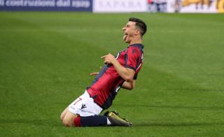 Riccardo Orsolini celebrates Bologna's first goal against Parma on 13 May 2019