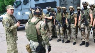 Вячеслав Аброськин (крайний слева) - руководил полицией Донецкой области с ноября 2014 года. Теперь новым главой полиции области станет его заместитель Виталий Невгад