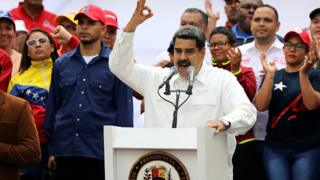 Президент Венесуэлы Николас Мадуро принимает участие в митинге в поддержку своего правительства в Каракасе, Венесуэла, 9 марта 2019 года