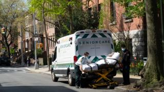 Medical workers transport a man a nursing home in New York City's Brooklyn to a nearby hospital. Photo: April 2020