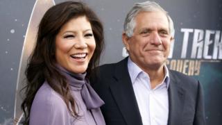   Los Moonves y su esposa y presentadora de CBS Julie Chen 