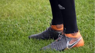 Nike waxay tiri haddii ay tahay shirkad Mareykan ah Kabaha kuma wareejin karto cayaartoyda reer Iiraan