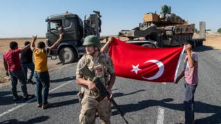 قوات تركية قرب الحدود مع سوريا