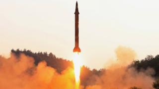 испытания баллистической ракеты в КНДР