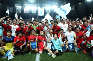 남북 간 스포츠 교류는 전례없는 일이 아니며, 특히 축구 경기는 북한 주민들에게 친숙하다