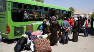 Displaced Darayya residents leave Muadhamiya by bus (2 September 2016)