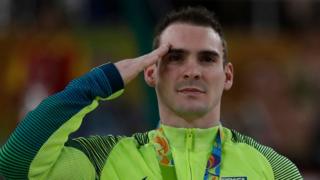 Arthur Zanetti recibe su medalla de plata en gimnasia