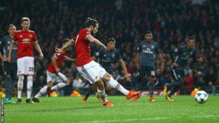 Daley Blind scores a penalty for Manchester United