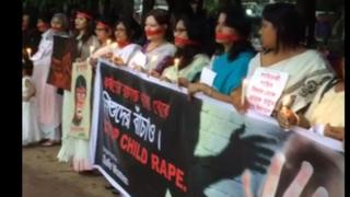 গতকাল ঢাকায় কয়েকটি নারী অধিকার সংগঠন শিশু নির্যাতন ও ধর্ষণের প্রতিবাদে মানব-বন্ধন করে।