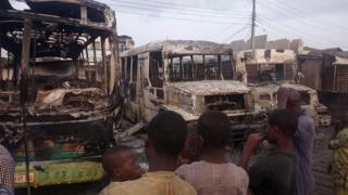àwọn ọkọ ti awọn janduku jo nina ni ọga Kunle Oluomo ni Ifo, Ipinlẹ Ogun