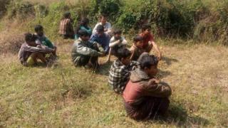 ကျောက်တော်ကနေ ရန်ကုန်ကိုသွားကြမယ့် မွတ်ဆလင် ၁၂ ဦးကို ရန်ကုန်-မန္တလေး အမြန်လမ်းမှာ ဖမ်းမိခဲ့