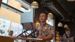 Flexible working - a palo Alto coffee shop transformed into a standing desk