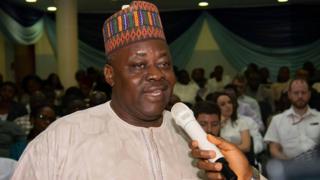 Le politologue nigérian Jibrin Ebrahim, estime que les autorités nigérianes auraient pu libérer toutes les filles de Chibok si elles avaient déployé les moyens nécessaires.