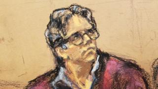Ilustración de Keith Raniere durante el juicio en su contra