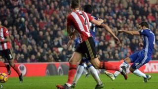 Cesc Fabregas ayaa goosha guusha u saxiixay Chelsea