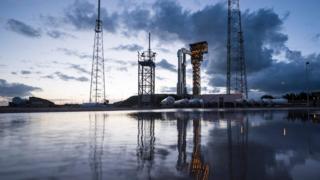 На стартовой позиции - ракета Atlas V с капсулой Starliner