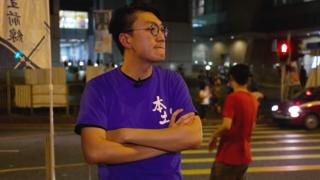 Эдвард Люн на улицах Гонконга
