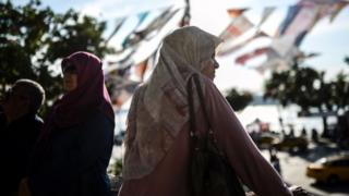 Dumarka madaxa asturta ayaa hadd aad ugu badan Turkiga