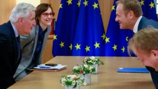 Negociadores britânicos e europeus, em Bruxelas