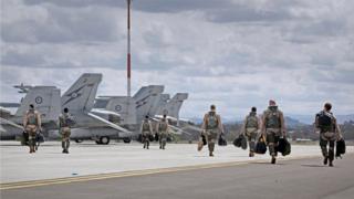 Ciidammada cirka ee Australia oo isu diyaarinaya in ay duuliyaan diyaaradda F/A-18E