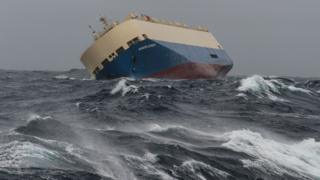 仏沿岸を漂流するモダン・エクスプレス号(1月31日)
