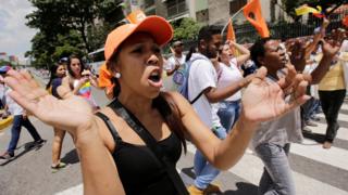 Manifestantes de la oposición