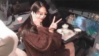 Hình ảnh cô gái chụp trong buồng lái được lan truyền nhanh chóng trên Weibo
