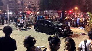 Carro que perdeu o controle e atropelou 15 pessoas em Copacabana