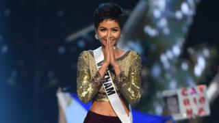 เฮอ เฮิน เนีย มิสยูนิเวิร์สเวียดนาม