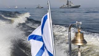 Снимок с подлодки "Североморск" на рейде в Кронштадте.