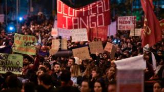 Manifestantes em São Paulo, dia 28 de abril de 2017