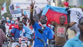 Abashigikiye umugambwe Chadema utavuga rumwe n'ubutegetsi bwa Tanzania mu bikorwa vyo kwiyamamaza mu 2015
