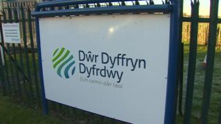 Dŵr Dyffryn Dyfrdwy