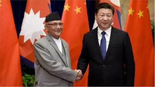 Ông Khadga Prasad Sharma Oli bắt tay ông Tập Cận Bình