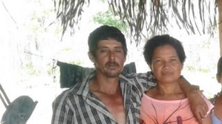 الزوجان المزارعان إيدي وروميلدو في صورة عائلية