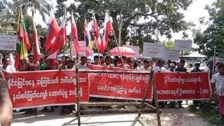ကြက်ခြေနီအသင်းကို ဒေသခံတွေ ဆန္ဒပြ