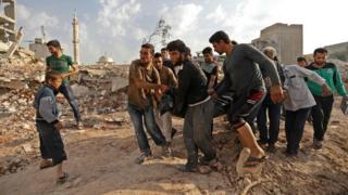 Rescuers and civilians recover bodies in Zardana, Idlib province, Syria (8 June 2018)