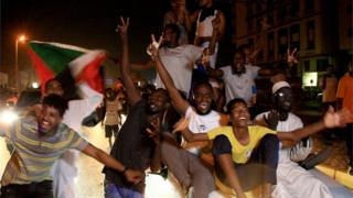 سودانيون يحتفلون بالاتفاق