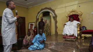Soworẹ pẹlu Alaafin n sọrọ